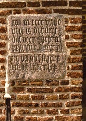 Steen in kerk Mastenbroek